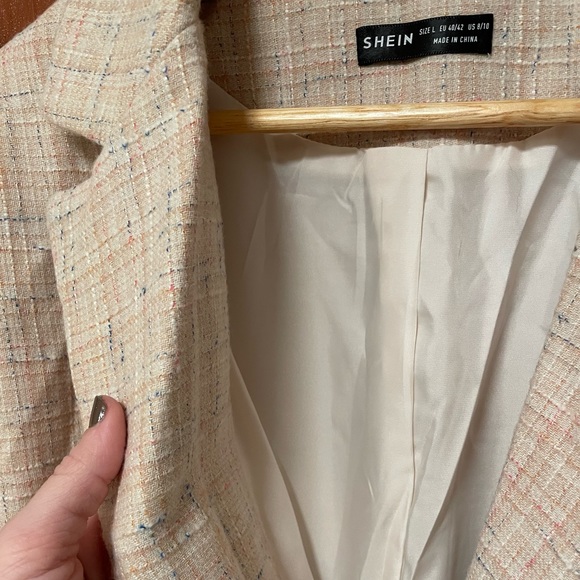 NWOT ✨ NEVER WORN ✨ gorgeous Beige blazer from Shein - Picture 4 of 5